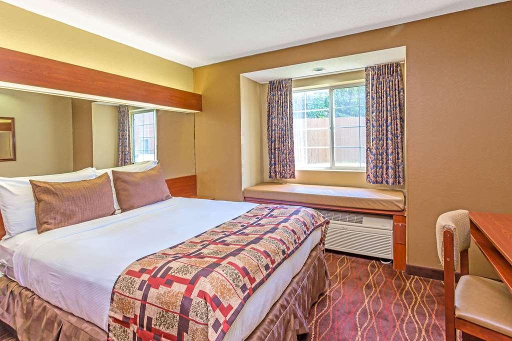 Microtel Inn & Suites By Wyndham Норкросс Номер фото