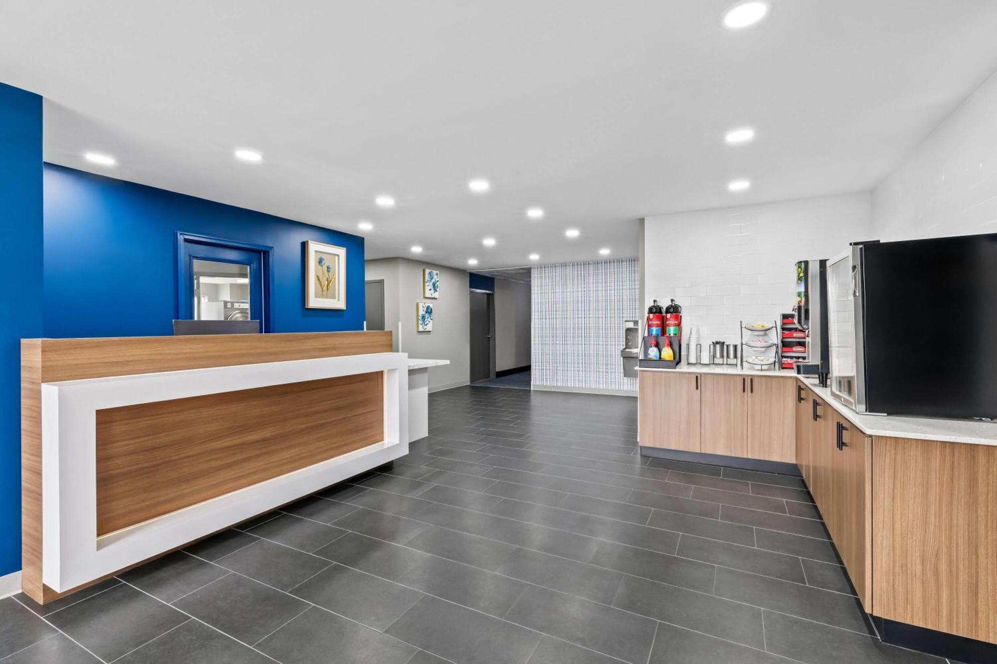 Microtel Inn & Suites By Wyndham Норкросс Экстерьер фото